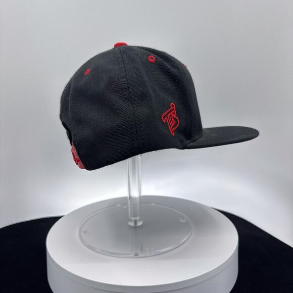 Two In The Shirt Snapback in Black - Picture 16 of 16